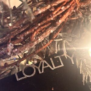 Elegant Silver 'Loyalty' Ornament